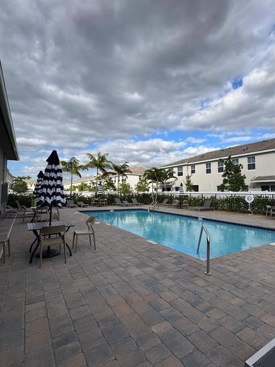 出租: $4,400 (4 贝兹, 2 浴室, 0 平方英尺)