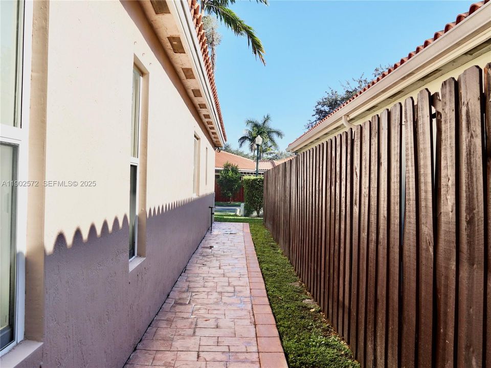 For Sale: $458,400 (3 beds, 2 baths, 1577 Square Feet)