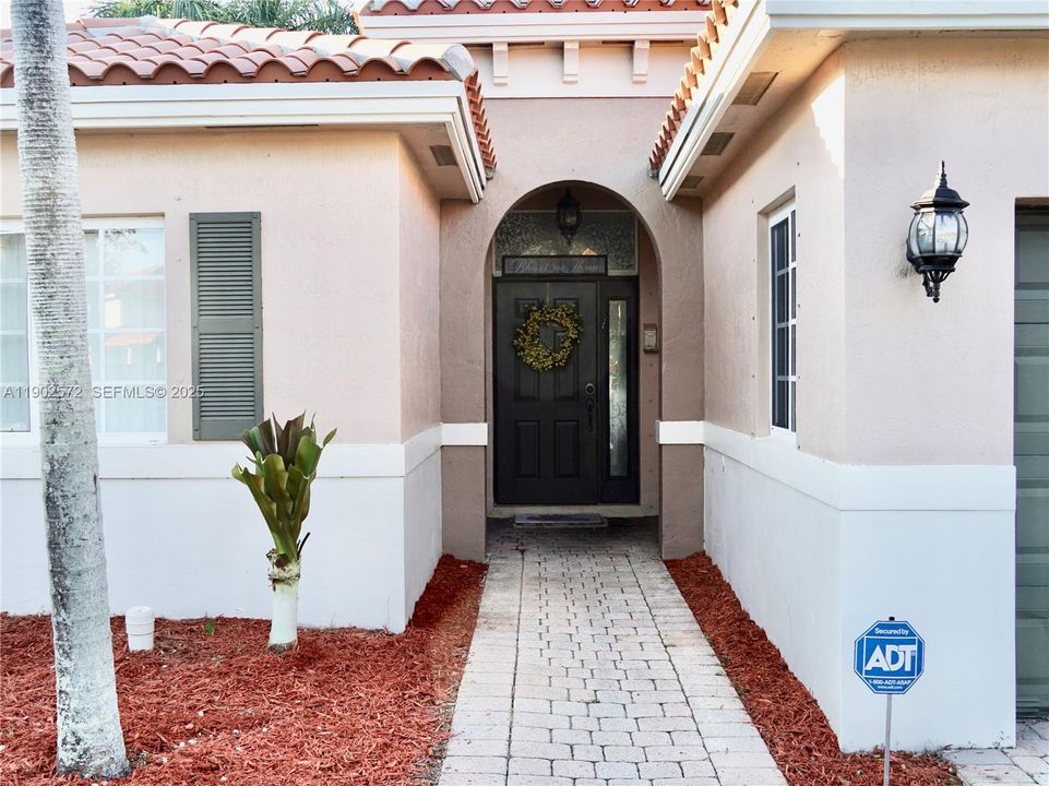 For Sale: $458,400 (3 beds, 2 baths, 1577 Square Feet)