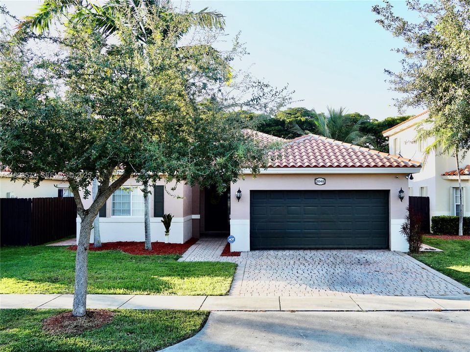 For Sale: $458,400 (3 beds, 2 baths, 1577 Square Feet)