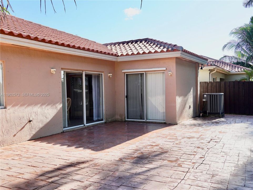 For Sale: $458,400 (3 beds, 2 baths, 1577 Square Feet)