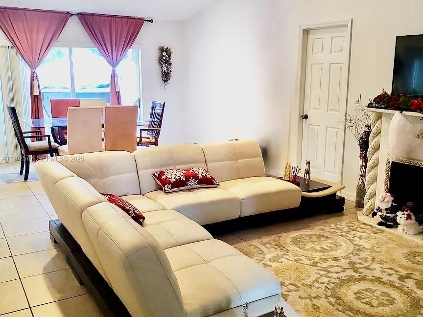 For Sale: $458,400 (3 beds, 2 baths, 1577 Square Feet)