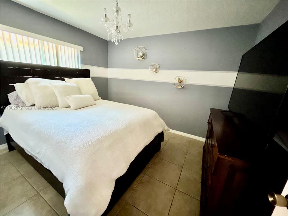 For Sale: $458,400 (3 beds, 2 baths, 1577 Square Feet)