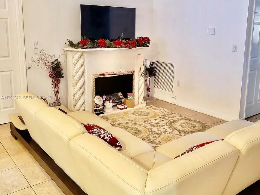 For Sale: $458,400 (3 beds, 2 baths, 1577 Square Feet)