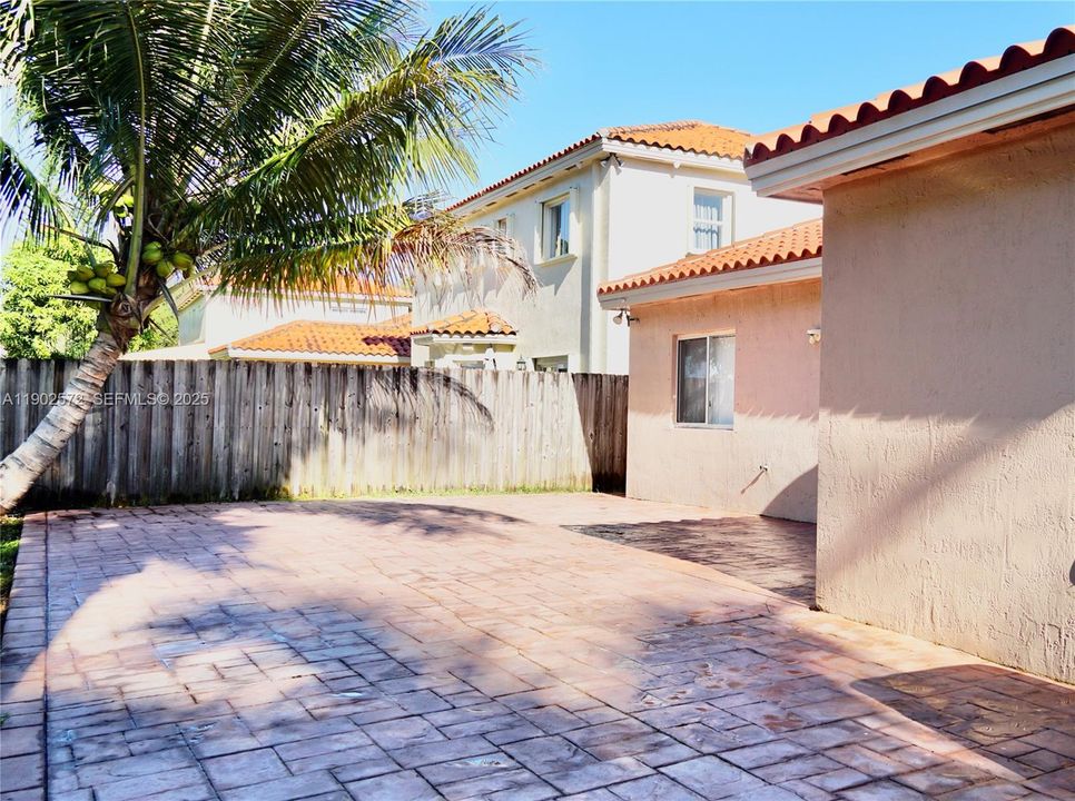 For Sale: $458,400 (3 beds, 2 baths, 1577 Square Feet)