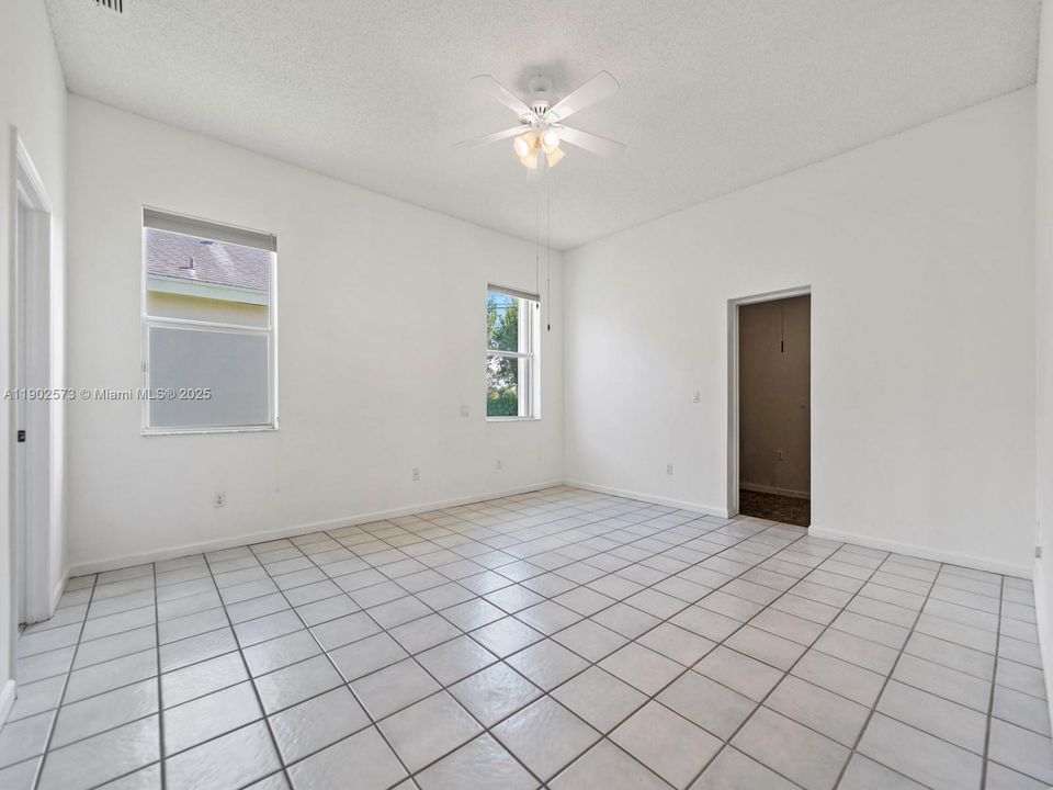 For Sale: $474,999 (4 beds, 2 baths, 2375 Square Feet)