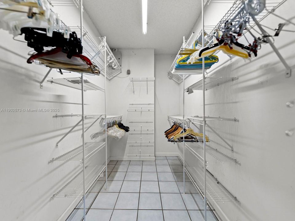 For Sale: $474,999 (4 beds, 2 baths, 2375 Square Feet)