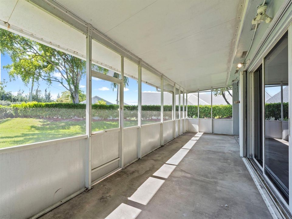 For Sale: $474,999 (4 beds, 2 baths, 2375 Square Feet)