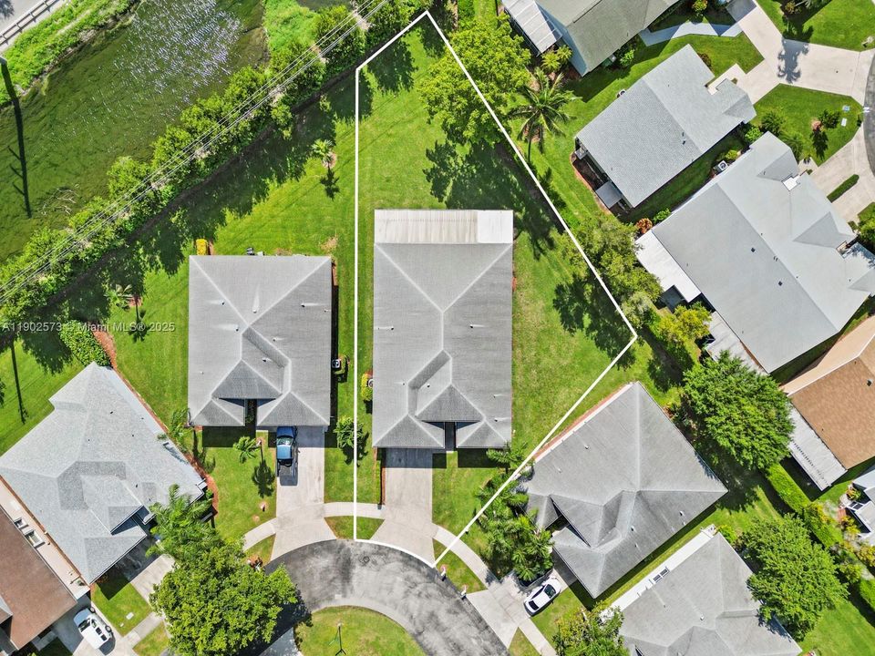 For Sale: $474,999 (4 beds, 2 baths, 2375 Square Feet)