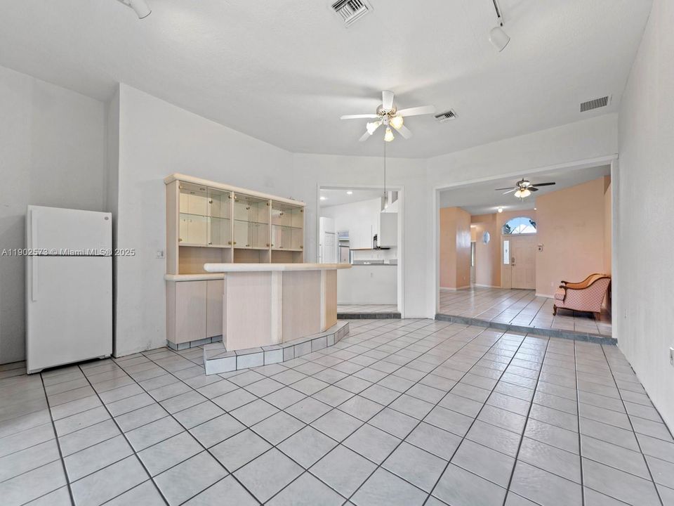 For Sale: $474,999 (4 beds, 2 baths, 2375 Square Feet)