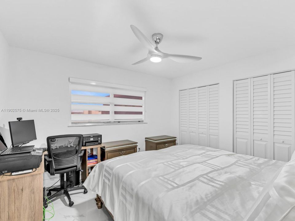 最近售出: $250,000 (2 贝兹, 1 浴室, 998 平方英尺)