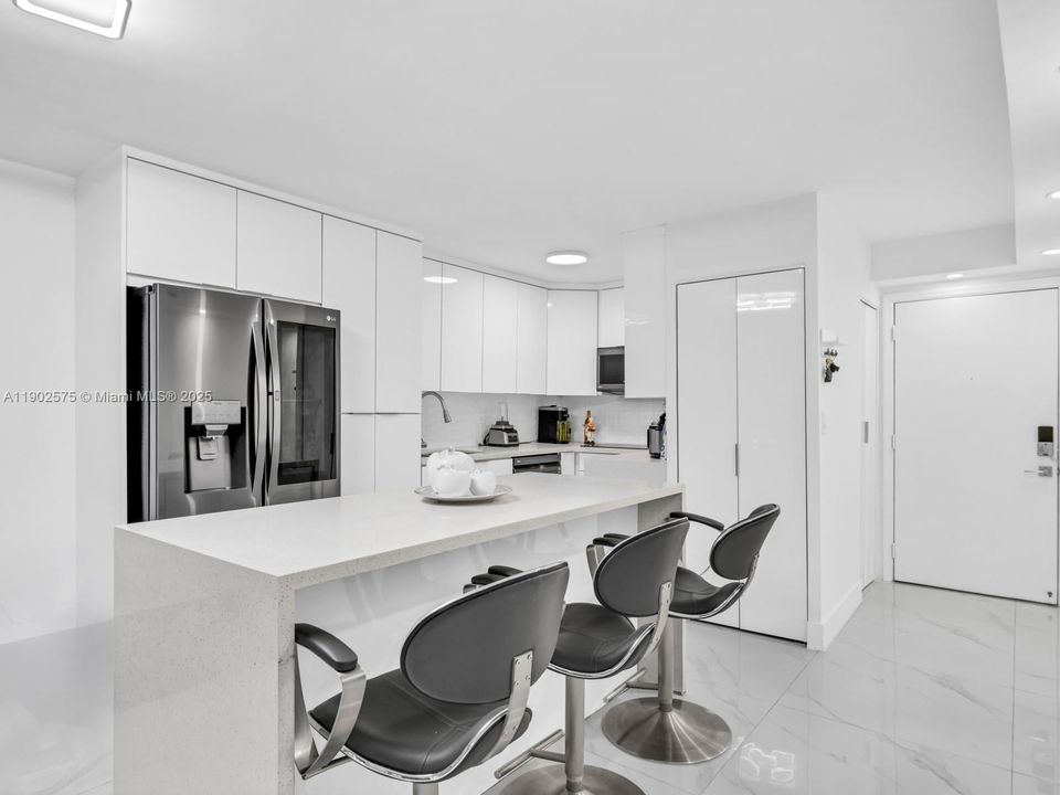 最近售出: $250,000 (2 贝兹, 1 浴室, 998 平方英尺)