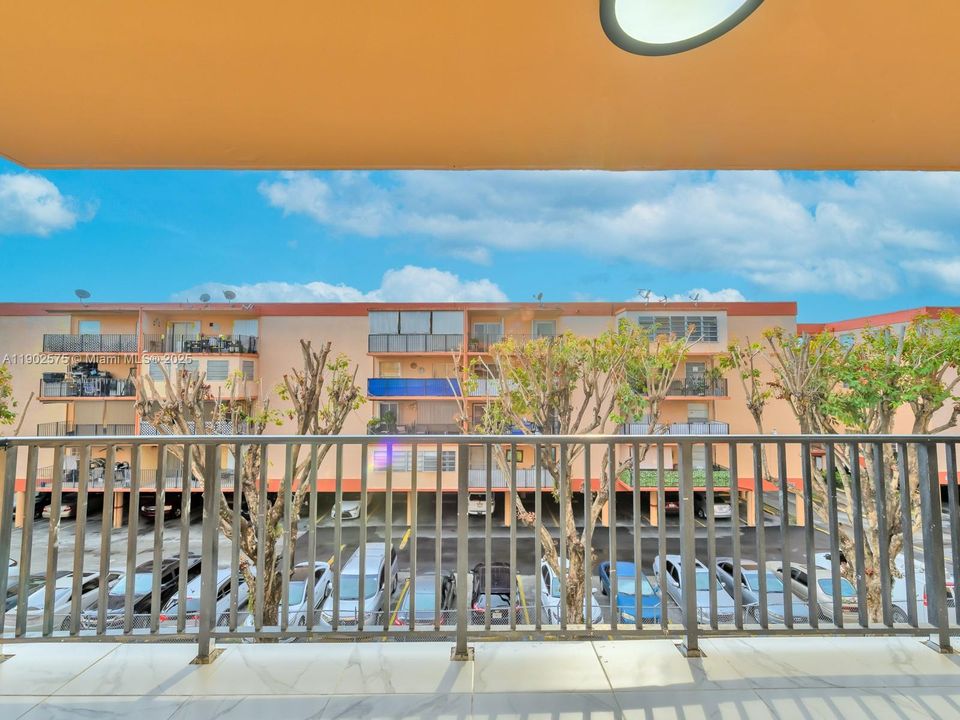 最近售出: $250,000 (2 贝兹, 1 浴室, 998 平方英尺)