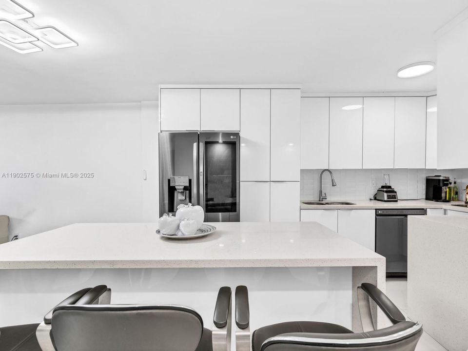 最近售出: $250,000 (2 贝兹, 1 浴室, 998 平方英尺)