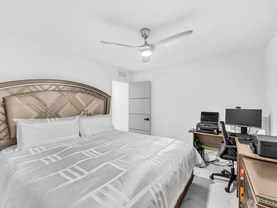 最近售出: $250,000 (2 贝兹, 1 浴室, 998 平方英尺)