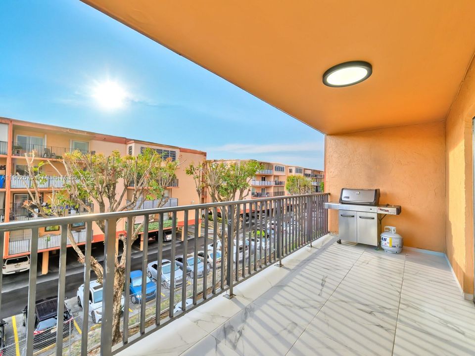 最近售出: $250,000 (2 贝兹, 1 浴室, 998 平方英尺)