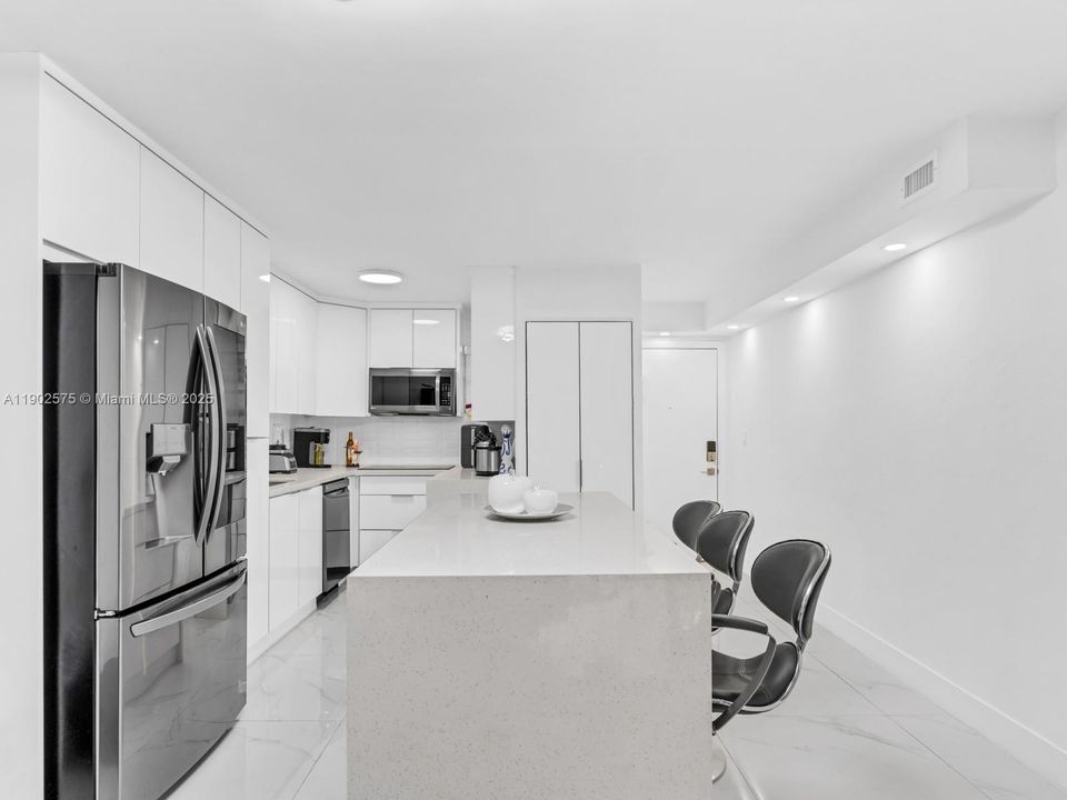 最近售出: $250,000 (2 贝兹, 1 浴室, 998 平方英尺)