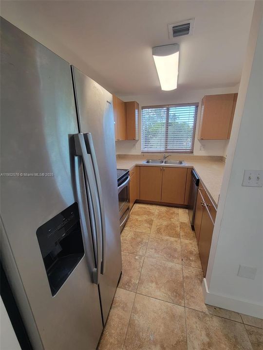 Recently Rented: $2,400 (2 beds, 2 baths, 917 Square Feet)