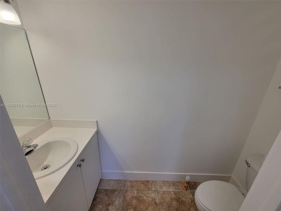 Recently Rented: $2,400 (2 beds, 2 baths, 917 Square Feet)