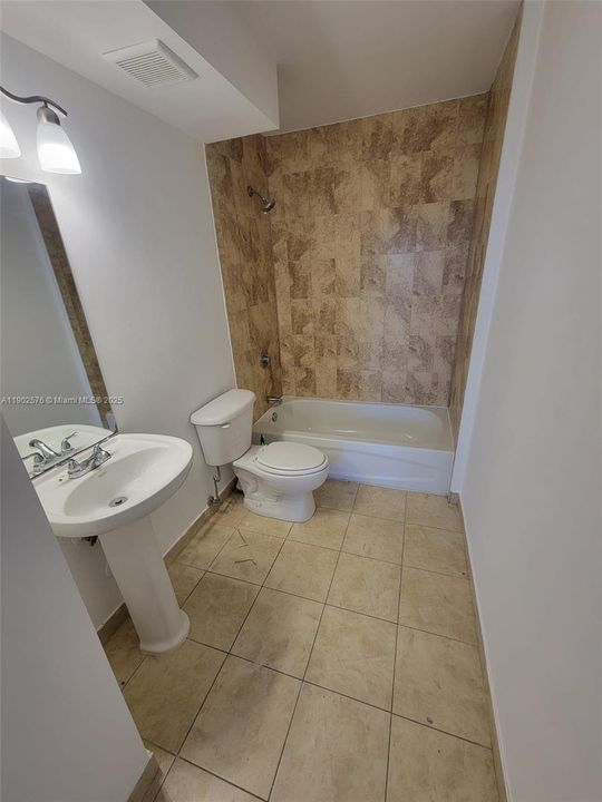 Recently Rented: $2,400 (2 beds, 2 baths, 917 Square Feet)