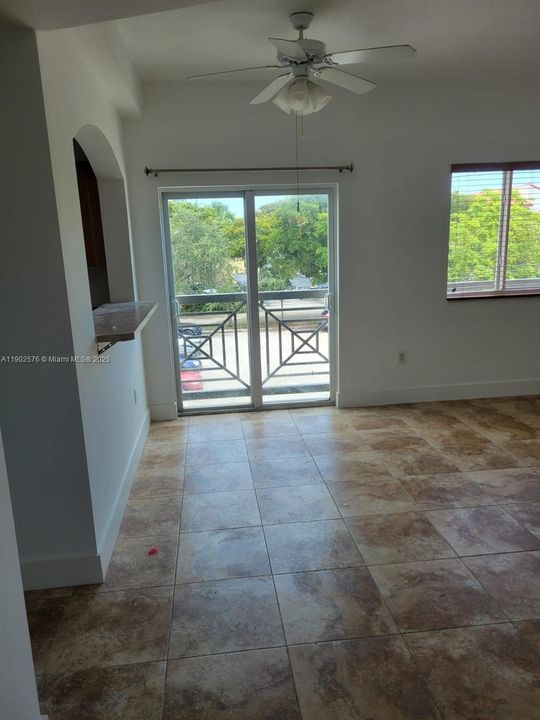 Recently Rented: $2,400 (2 beds, 2 baths, 917 Square Feet)