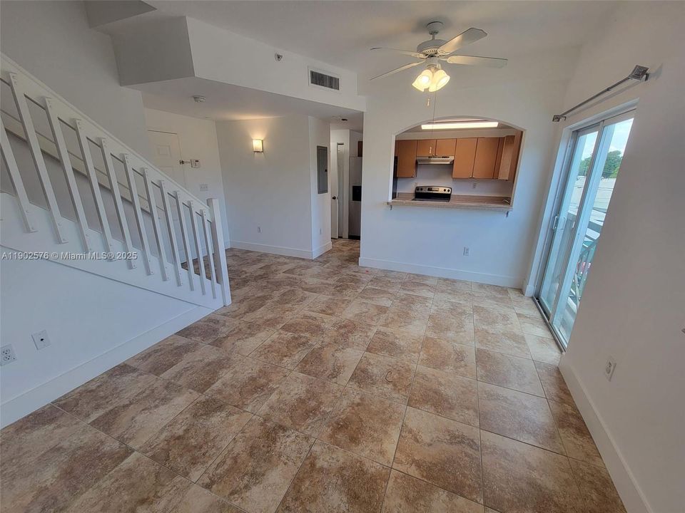 Recently Rented: $2,400 (2 beds, 2 baths, 917 Square Feet)