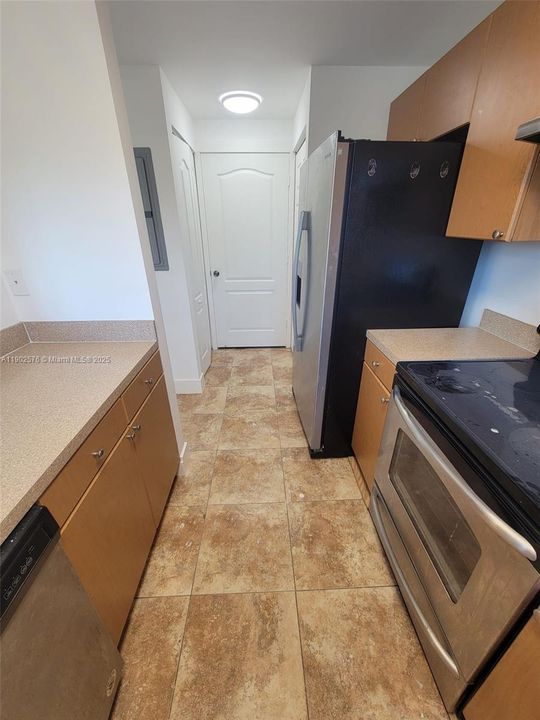 Recently Rented: $2,400 (2 beds, 2 baths, 917 Square Feet)