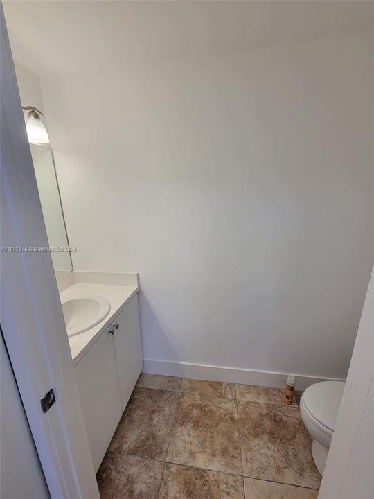 Recently Rented: $2,400 (2 beds, 2 baths, 917 Square Feet)