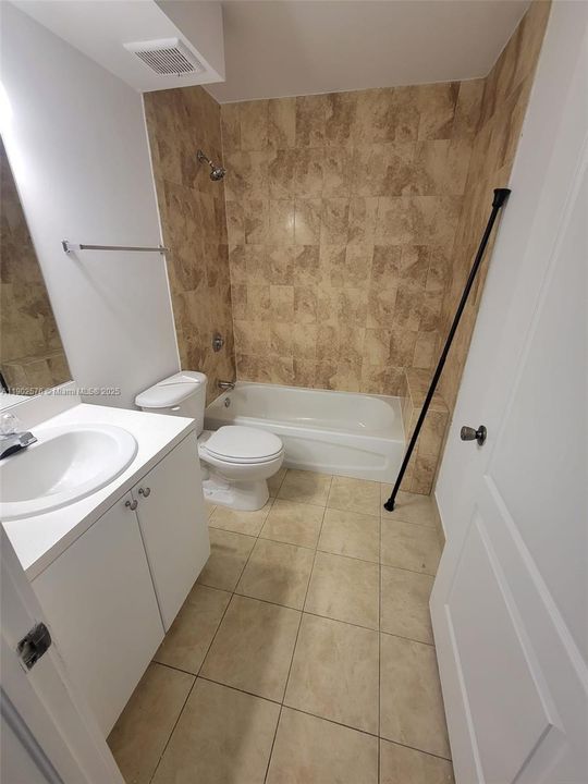 Recently Rented: $2,400 (2 beds, 2 baths, 917 Square Feet)