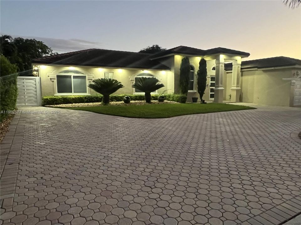 Recientemente alquilado: $4,000 (3 camas, 2 baños, 1674 Pies cuadrados)