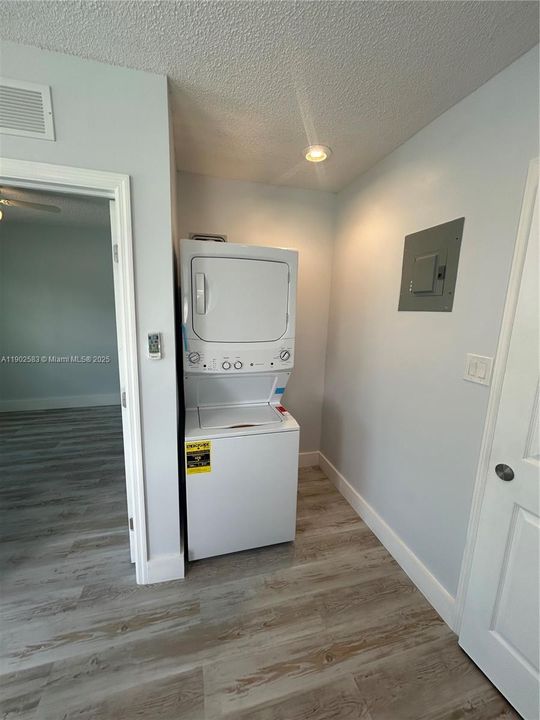 出租: $1,500 (1 贝兹, 1 浴室, 1132 平方英尺)