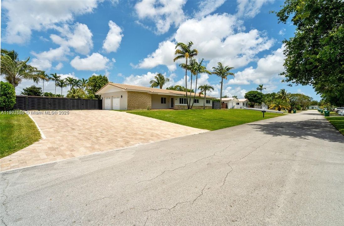 For Rent: $5,750 (3 beds, 2 baths, 1500 Square Feet)