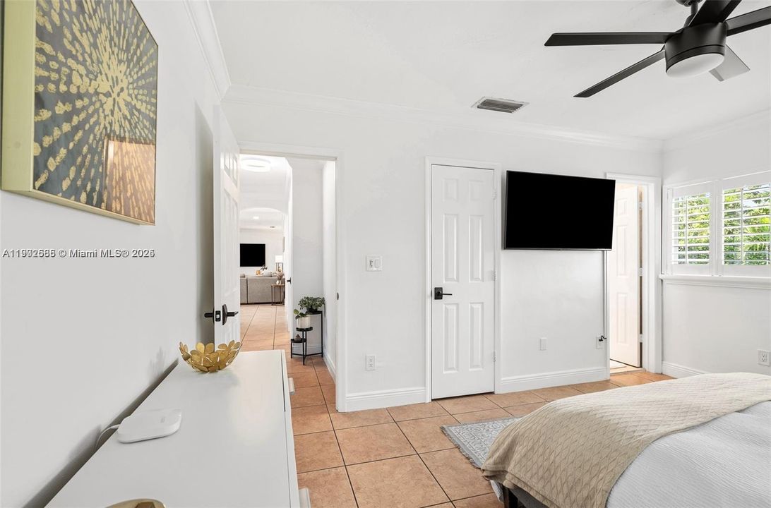 For Rent: $5,750 (3 beds, 2 baths, 1500 Square Feet)