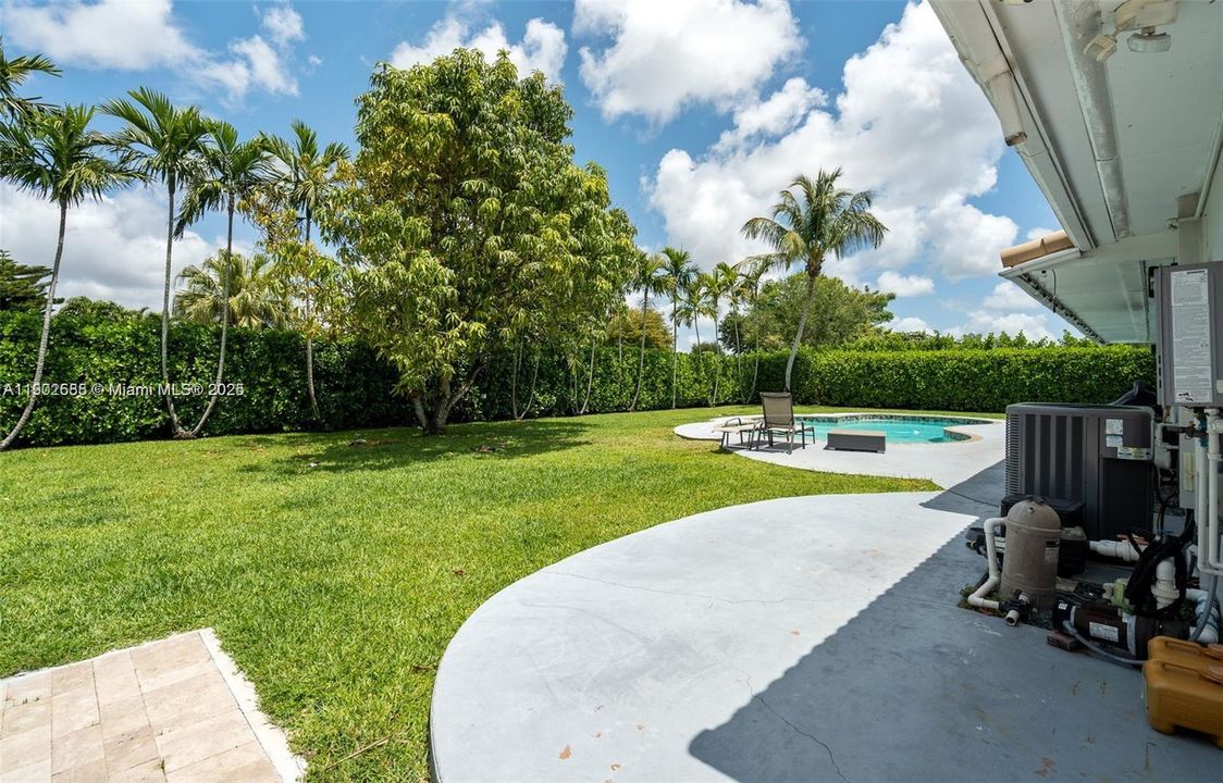 For Rent: $5,750 (3 beds, 2 baths, 1500 Square Feet)