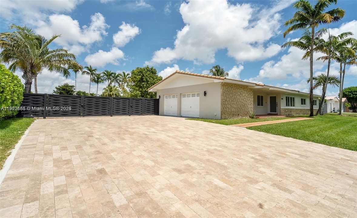 For Rent: $5,750 (3 beds, 2 baths, 1500 Square Feet)