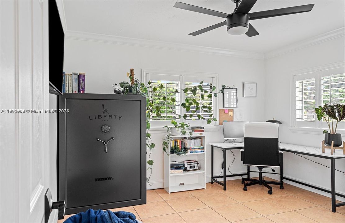 For Rent: $5,750 (3 beds, 2 baths, 1500 Square Feet)