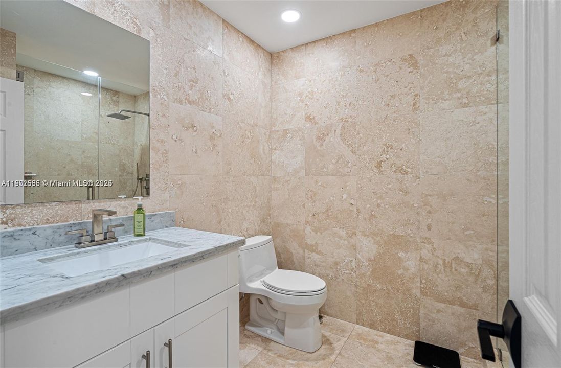 For Rent: $5,750 (3 beds, 2 baths, 1500 Square Feet)