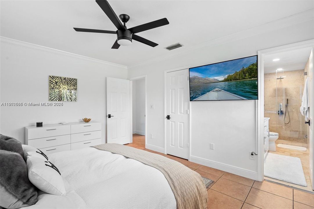 For Rent: $5,750 (3 beds, 2 baths, 1500 Square Feet)