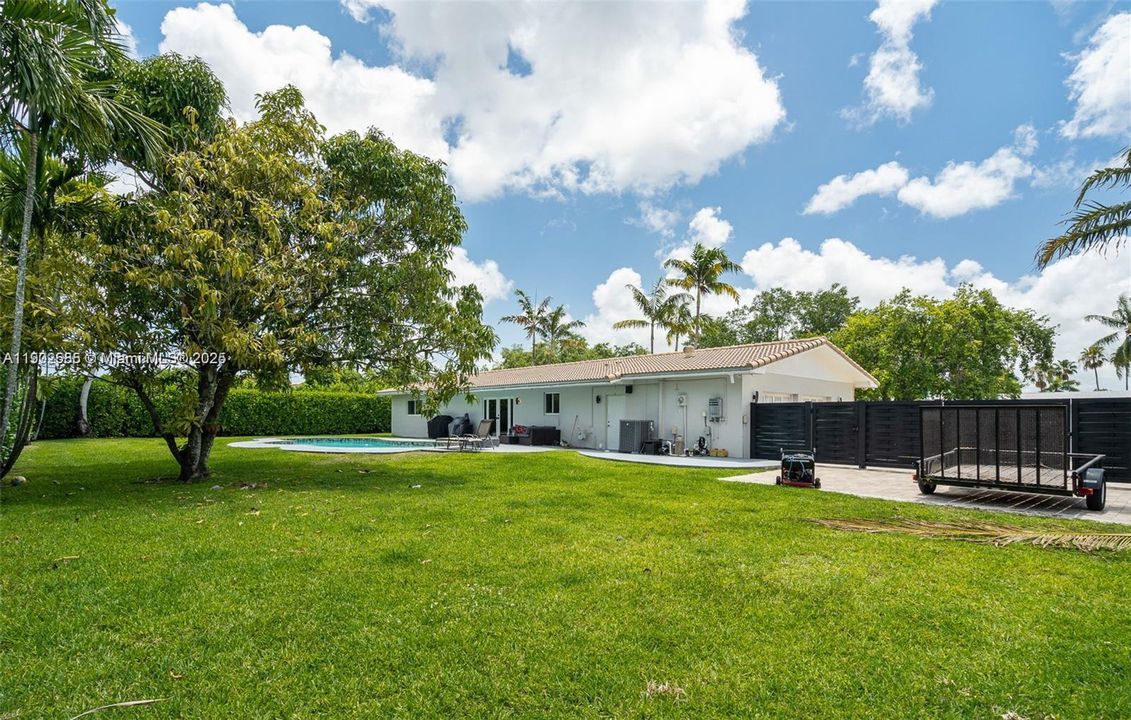 For Rent: $5,750 (3 beds, 2 baths, 1500 Square Feet)