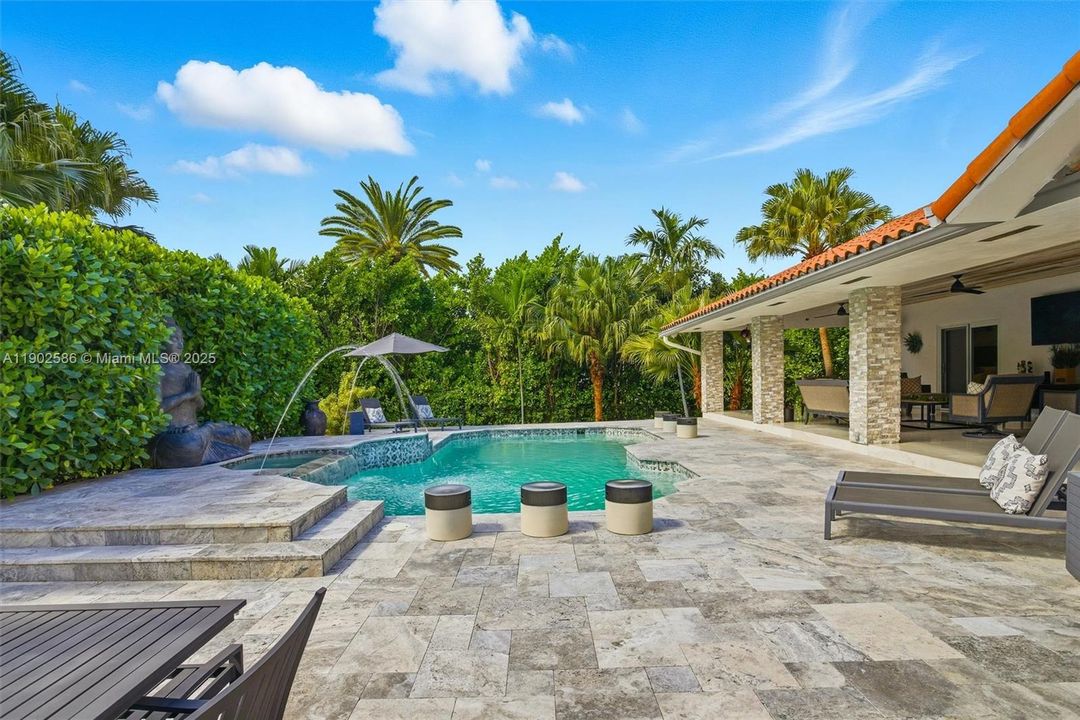 Recently Sold: $1,850,000 (5 beds, 3 baths, 3332 Square Feet)