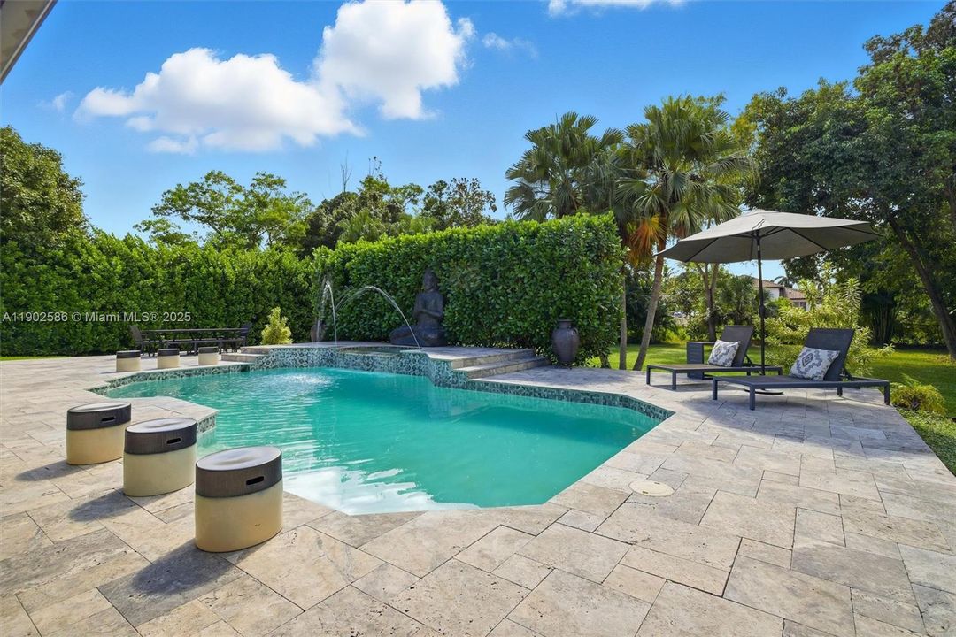 Recently Sold: $1,850,000 (5 beds, 3 baths, 3332 Square Feet)