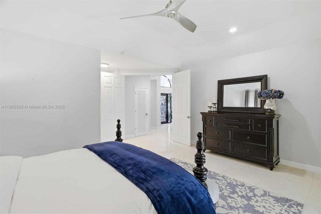 Recently Sold: $1,850,000 (5 beds, 3 baths, 3332 Square Feet)