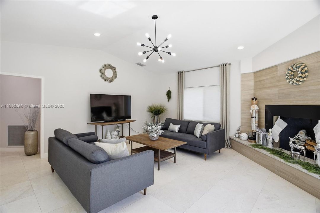 Recently Sold: $1,850,000 (5 beds, 3 baths, 3332 Square Feet)