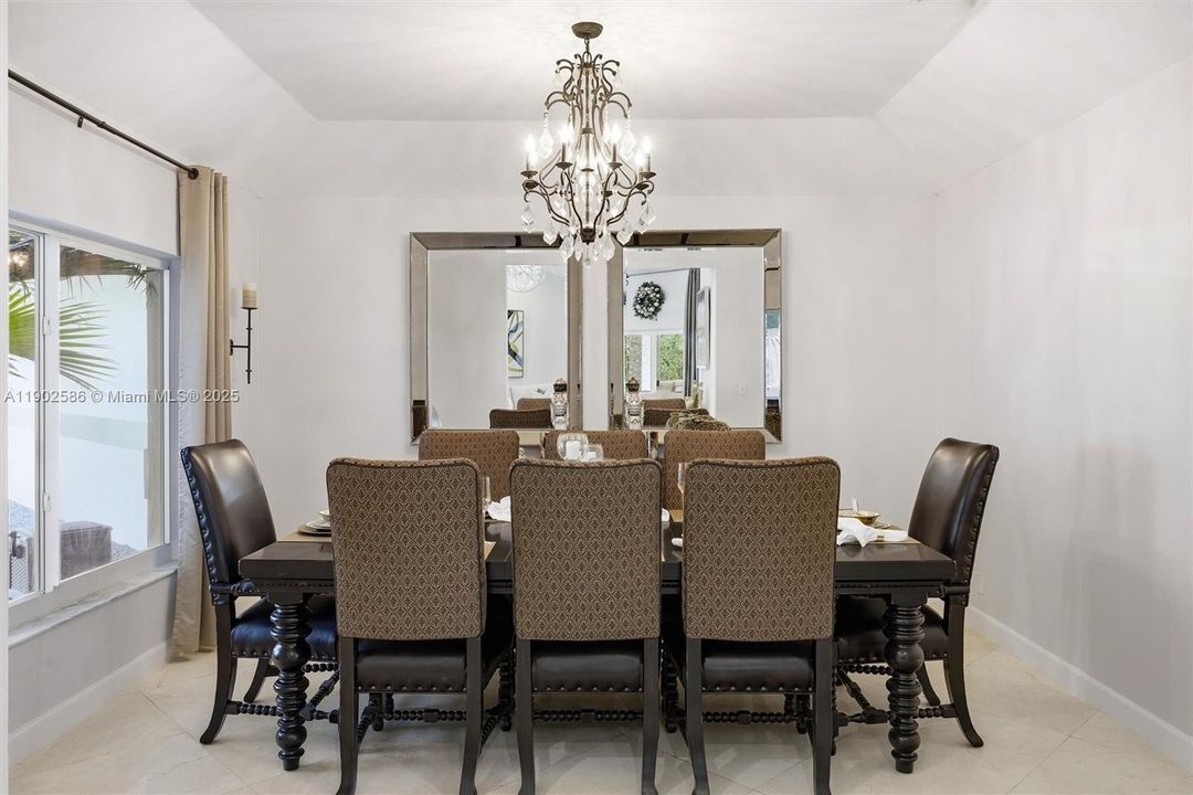 Recently Sold: $1,850,000 (5 beds, 3 baths, 3332 Square Feet)