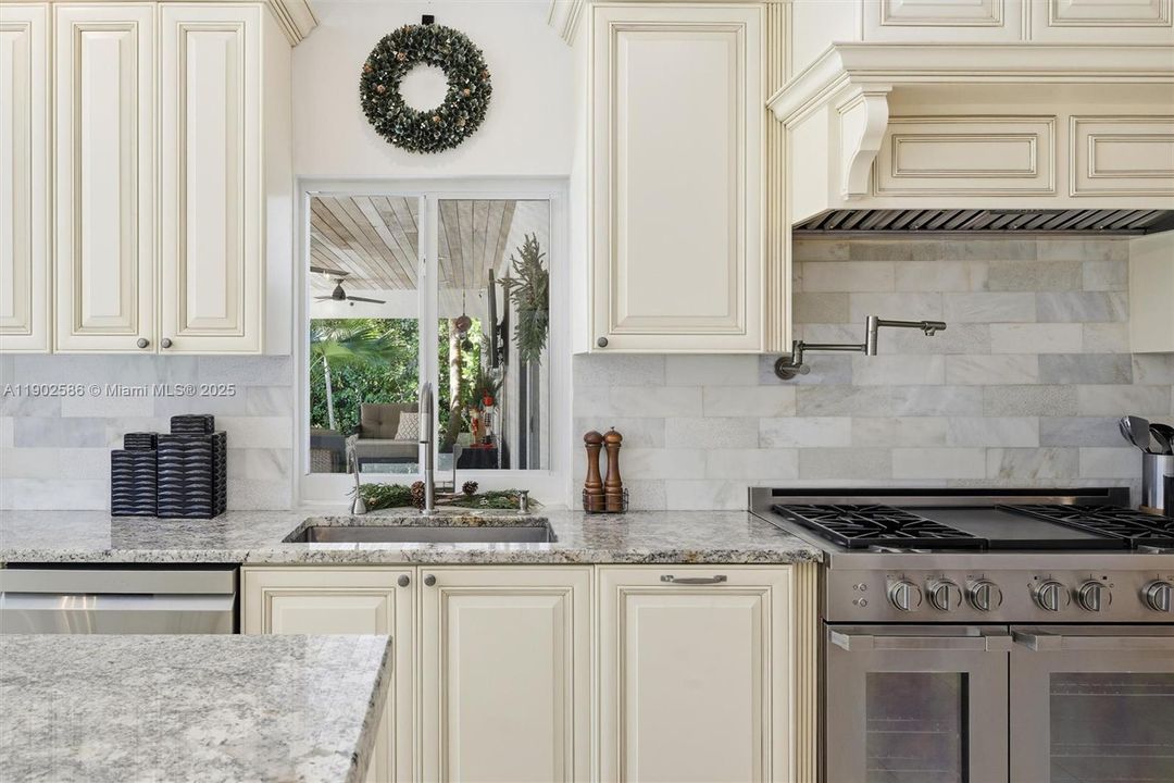 Recently Sold: $1,850,000 (5 beds, 3 baths, 3332 Square Feet)