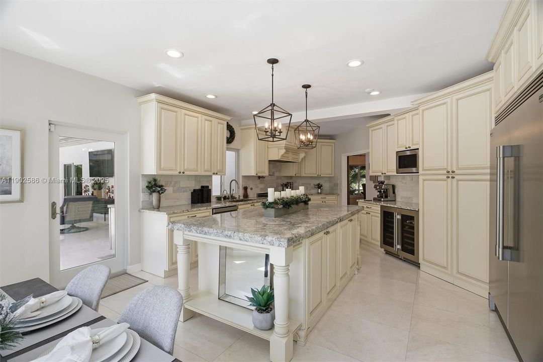 Recently Sold: $1,850,000 (5 beds, 3 baths, 3332 Square Feet)
