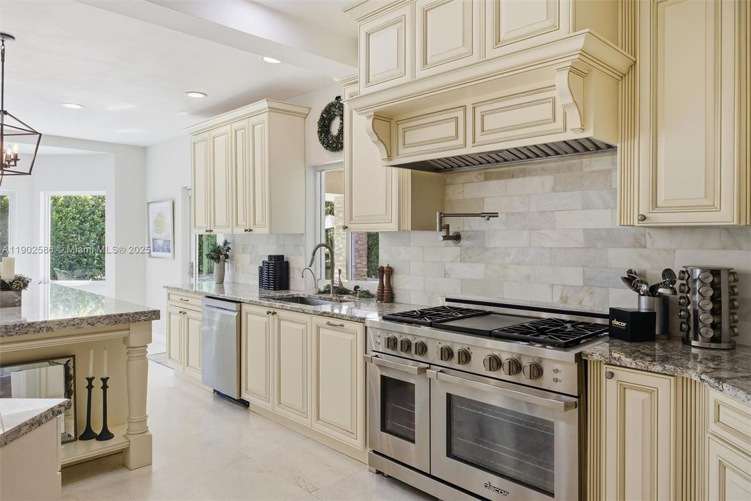 Recently Sold: $1,850,000 (5 beds, 3 baths, 3332 Square Feet)