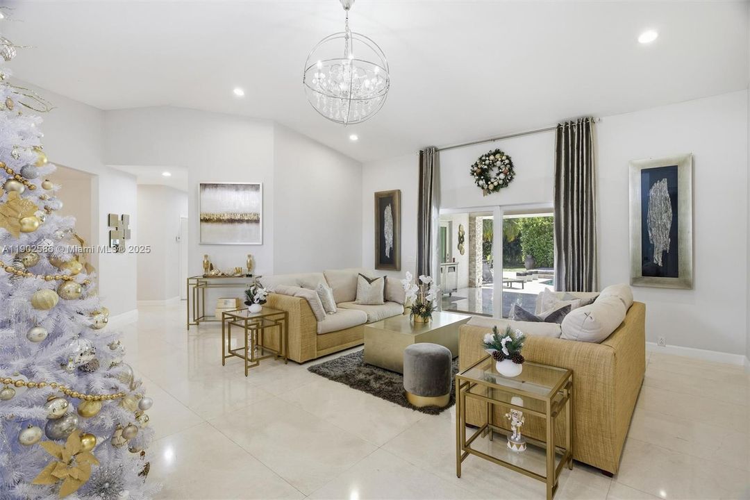 Recently Sold: $1,850,000 (5 beds, 3 baths, 3332 Square Feet)