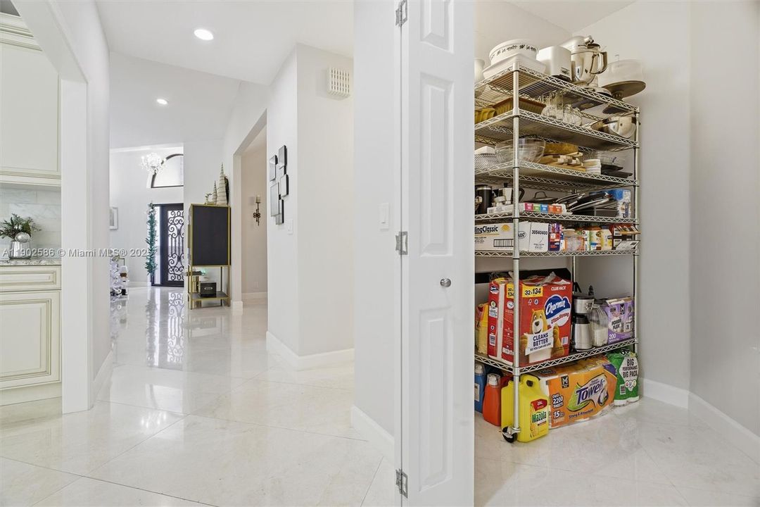 Recently Sold: $1,850,000 (5 beds, 3 baths, 3332 Square Feet)