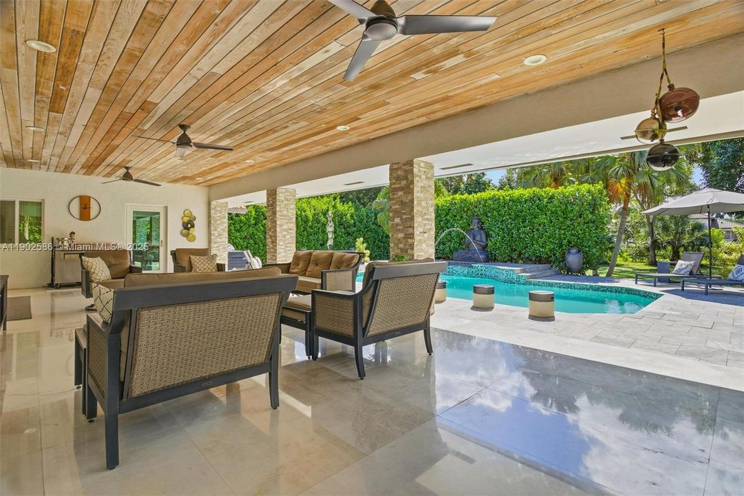 Recently Sold: $1,850,000 (5 beds, 3 baths, 3332 Square Feet)